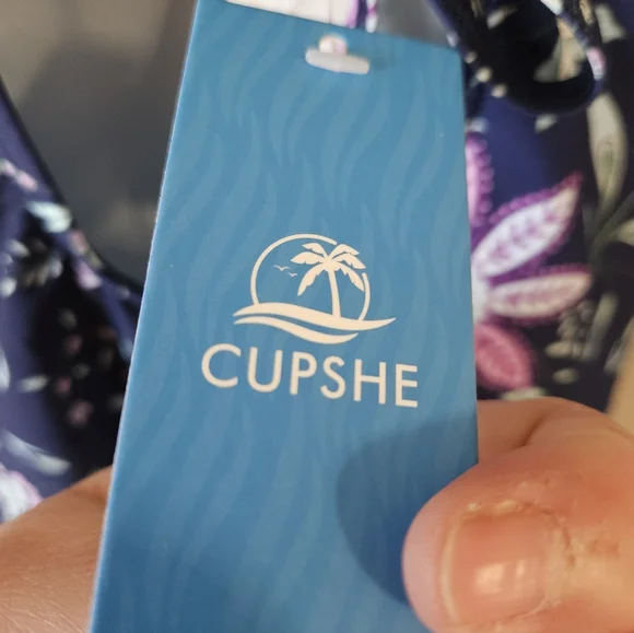 Cupshe One Piece 5 Items $10 - Picture 11 of 12